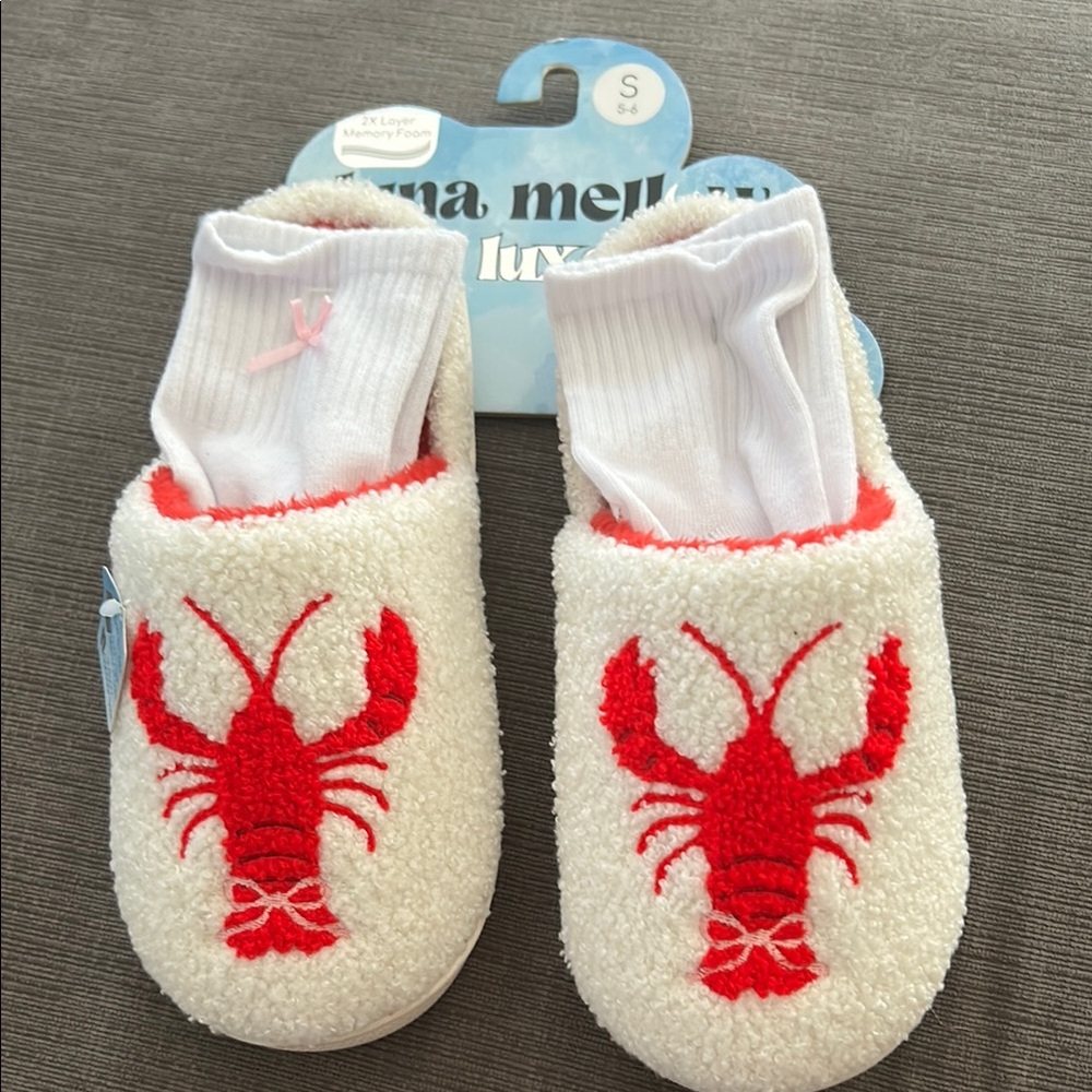 Handcraft Luna mell luxe Lobster Slippers S (5-6) and 2 pair Socks (OS)
